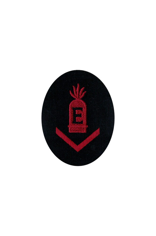WW2 german badge,wehrmacht badge,Luftwaffe badge,Kriegsmarine badge,Kriegsmarine Gun chief E single gun specialty trade insignia,german badge WWII,militaria german,WWII german,wehrmacht badge,Luftwaffe badge,SS badge,WWII military surplus,WWII german insignia,german sleeve badge,SS Trade Insignia