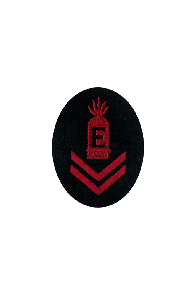 WW2 german badge,wehrmacht badge,Luftwaffe badge,Kriegsmarine badge,Kriegsmarine Gun chief E single gun after three years specialty trade insignia,german badge WWII,militaria german,WWII german,wehrmacht badge,Luftwaffe badge,SS badge,WWII military surplus,WWII german insignia,german sleeve badge,SS Trade Insignia