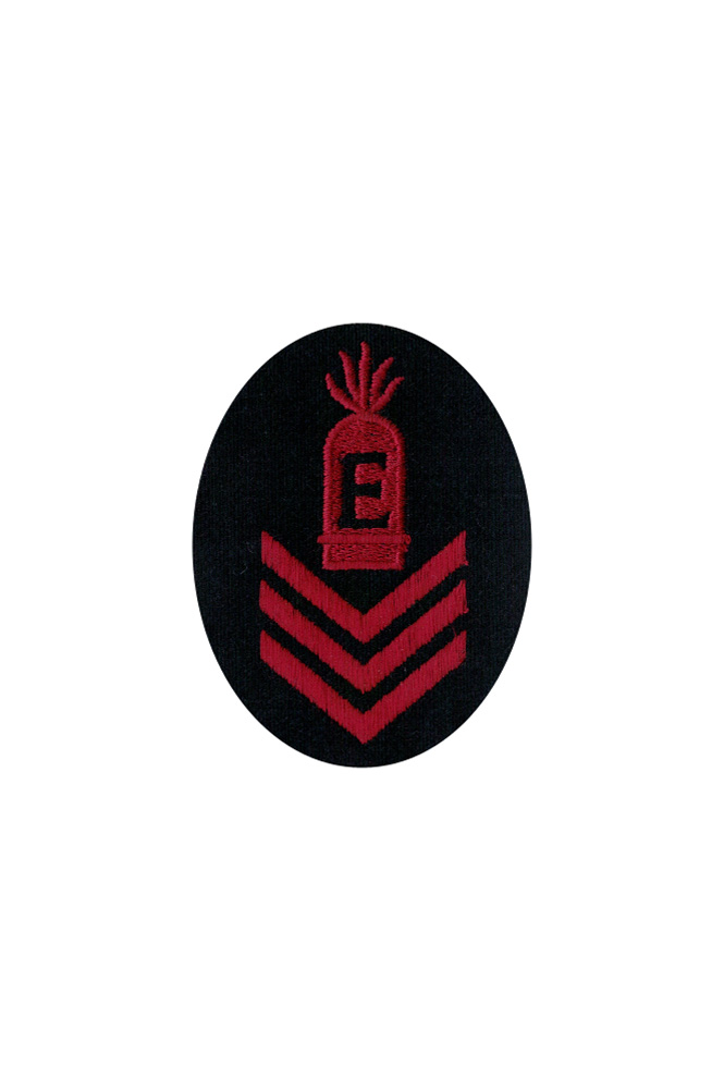 WW2 german badge,wehrmacht badge,Luftwaffe badge,Kriegsmarine badge,Kriegsmarine Gun chief E single gun after six years specialty trade insignia,german badge WWII,militaria german,WWII german,wehrmacht badge,Luftwaffe badge,SS badge,WWII military surplus,WWII german insignia,german sleeve badge,SS Trade Insignia