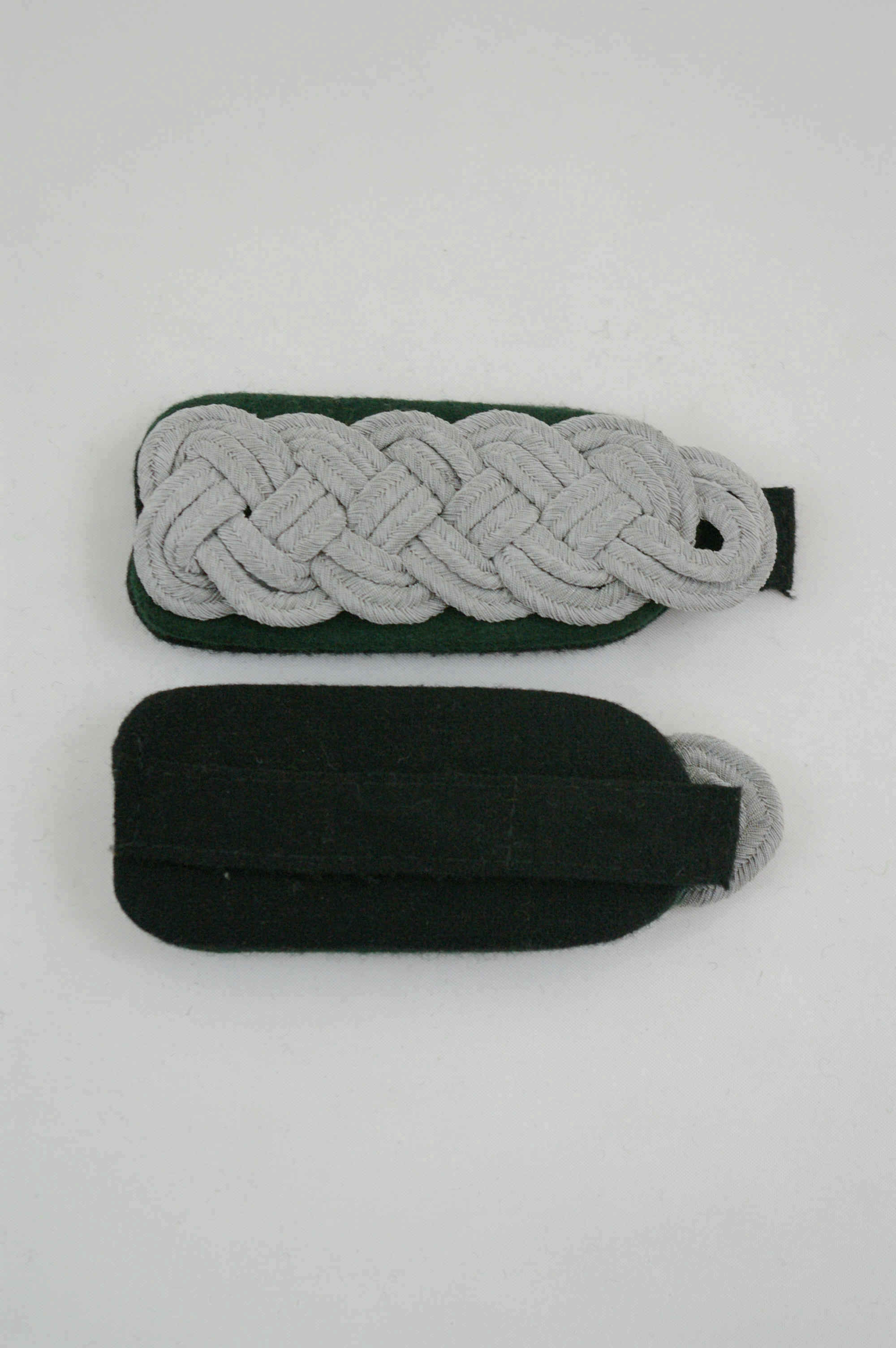 WW2 german badge,wehrmacht Shoulder Boards,Luftwaffe Shoulder Boards,SS Shoulder Boards,SS Panzergrenadier major Shoulder Boardswehrmacht badge,WWII military surplus,WWII german insignia,shoulderboards insignia,shoulderboards cyphers,shoulderboards pin,shoulderboards badge
