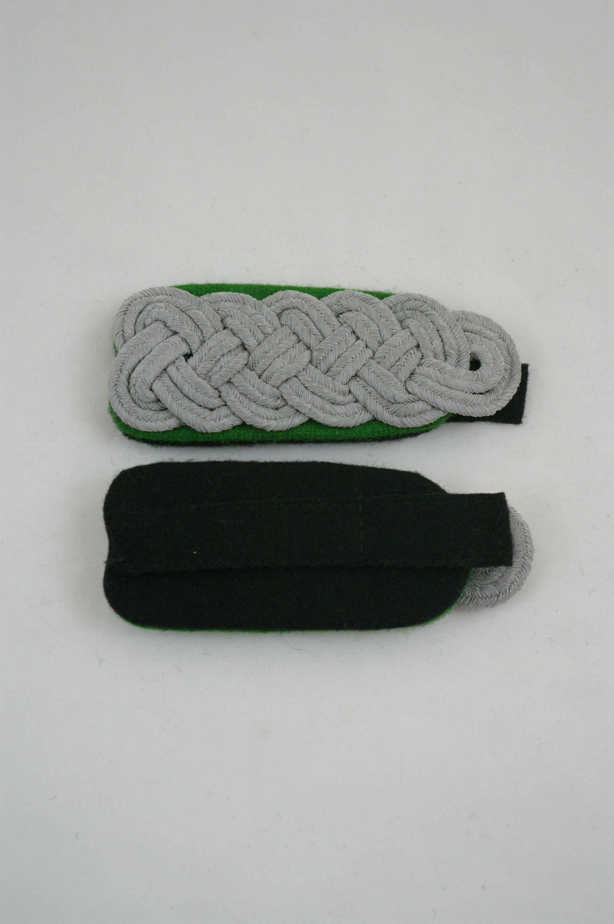WW2 german badge,wehrmacht Shoulder Boards,Luftwaffe Shoulder Boards,SS Shoulder Boards,SS mountaineer major Shoulder Boardswehrmacht badge,WWII military surplus,WWII german insignia,shoulderboards insignia,shoulderboards cyphers,shoulderboards pin,shoulderboards badge