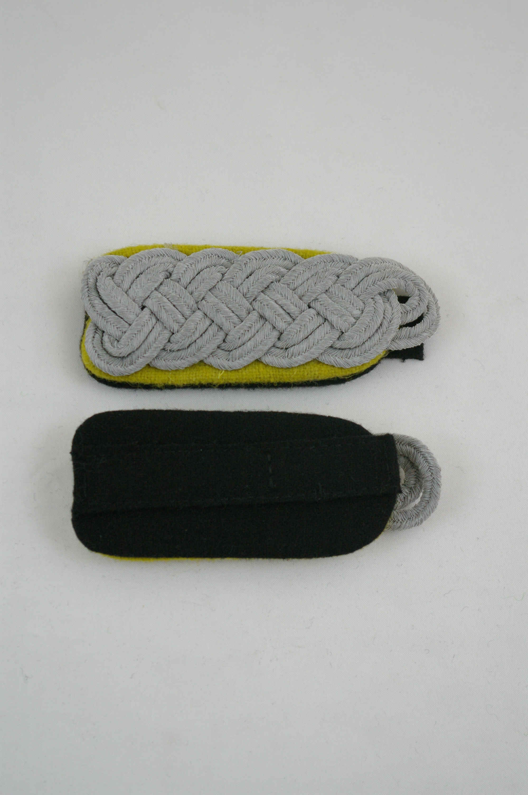 WW2 german badge,wehrmacht Shoulder Boards,Luftwaffe Shoulder Boards,SS Shoulder Boards,SS Signal Major Shoulder Boardswehrmacht badge,WWII military surplus,WWII german insignia,shoulderboards insignia,shoulderboards cyphers,shoulderboards pin,shoulderboards badge
