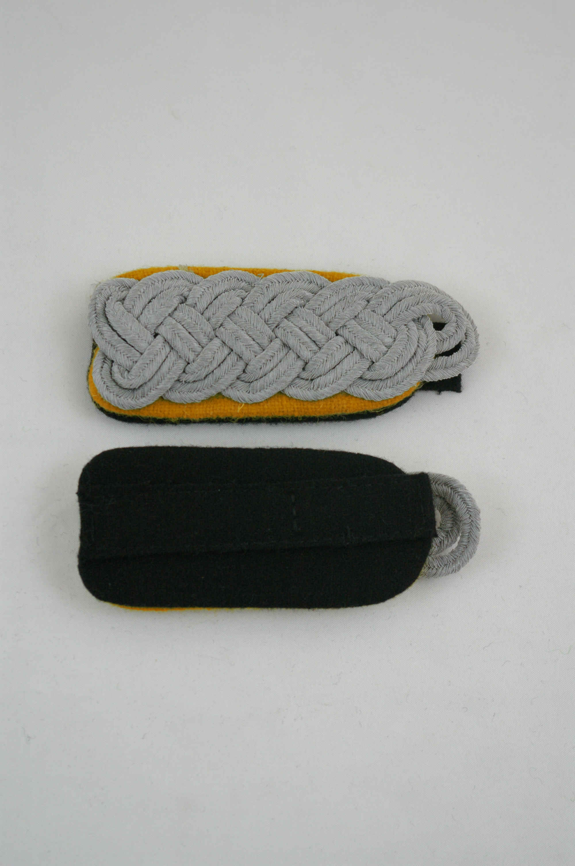 WW2 german badge,wehrmacht Shoulder Boards,Luftwaffe Shoulder Boards,SS Shoulder Boards,SS cavalry Major Shoulder Boardswehrmacht badge,WWII military surplus,WWII german insignia,shoulderboards insignia,shoulderboards cyphers,shoulderboards pin,shoulderboards badge