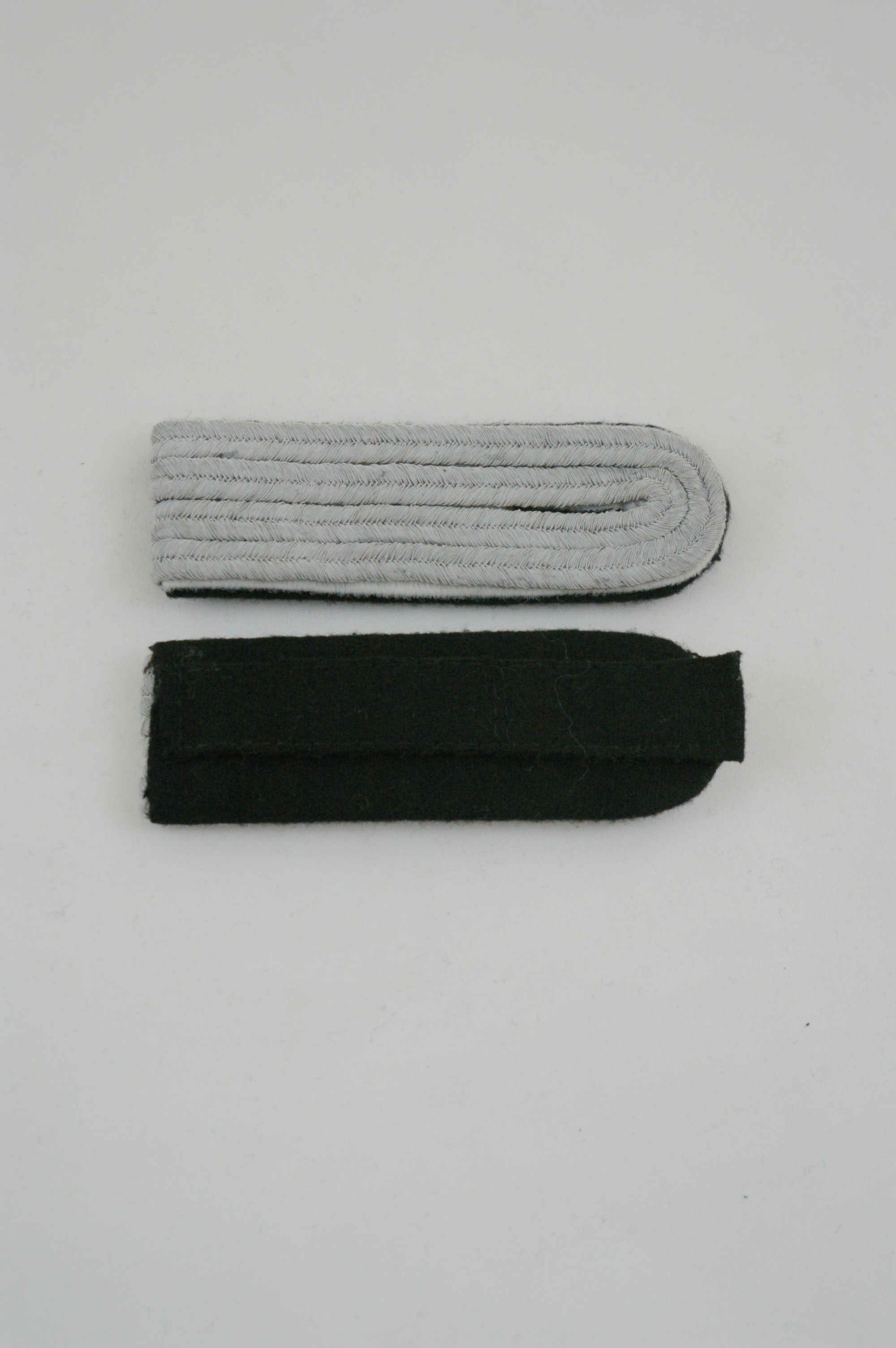 WW2 german badge,wehrmacht Shoulder Boards,Luftwaffe Shoulder Boards,SS Shoulder Boards,SS infantry Officer Shoulder Boardswehrmacht badge,WWII military surplus,WWII german insignia,shoulderboards insignia,shoulderboards cyphers,shoulderboards pin,shoulderboards badge
