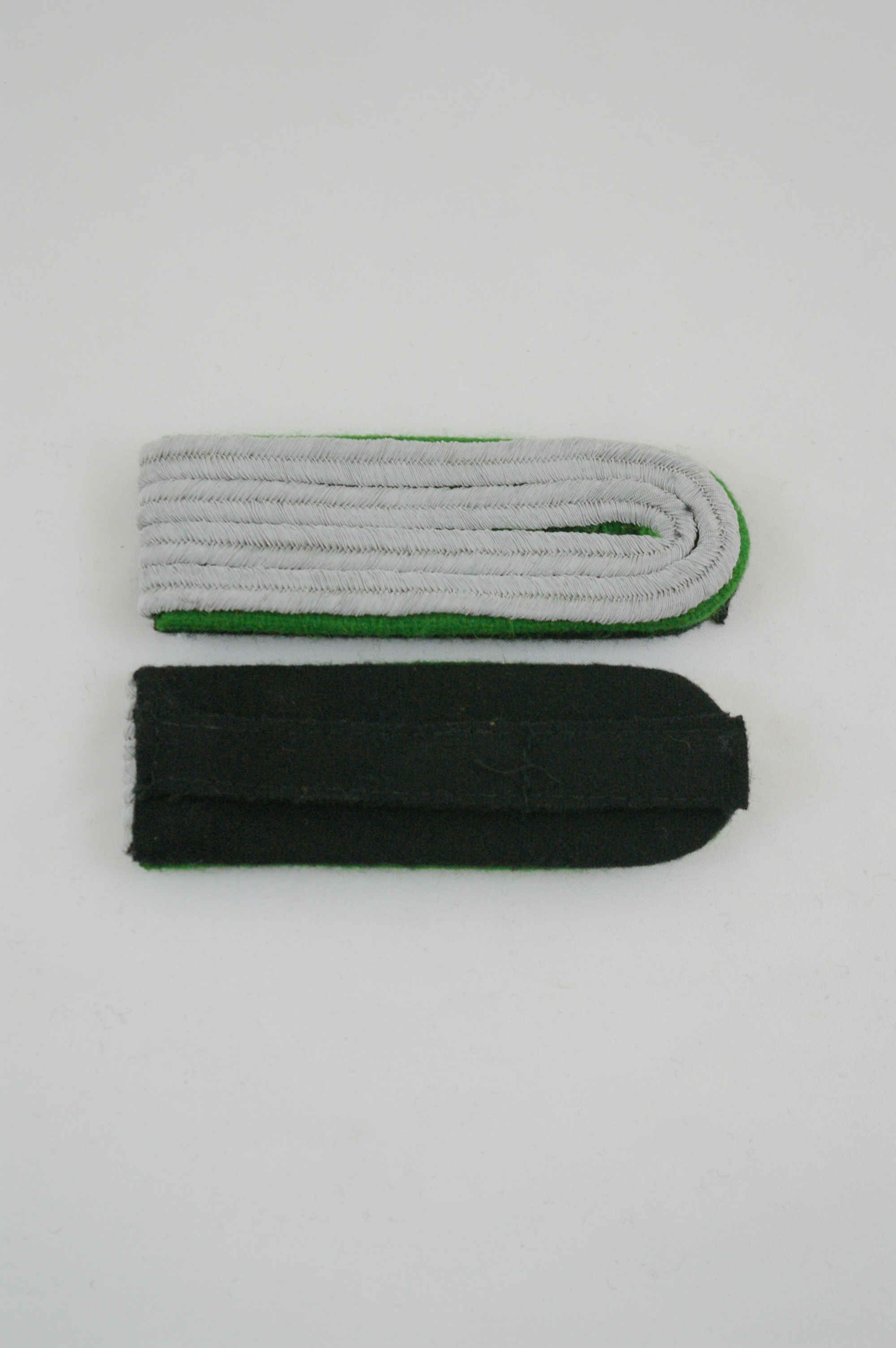 WW2 german badge,wehrmacht Shoulder Boards,Luftwaffe Shoulder Boards,SS Shoulder Boards,SS mountaineer Officer Shoulder Boardswehrmacht badge,WWII military surplus,WWII german insignia,shoulderboards insignia,shoulderboards cyphers,shoulderboards pin,shoulderboards badge