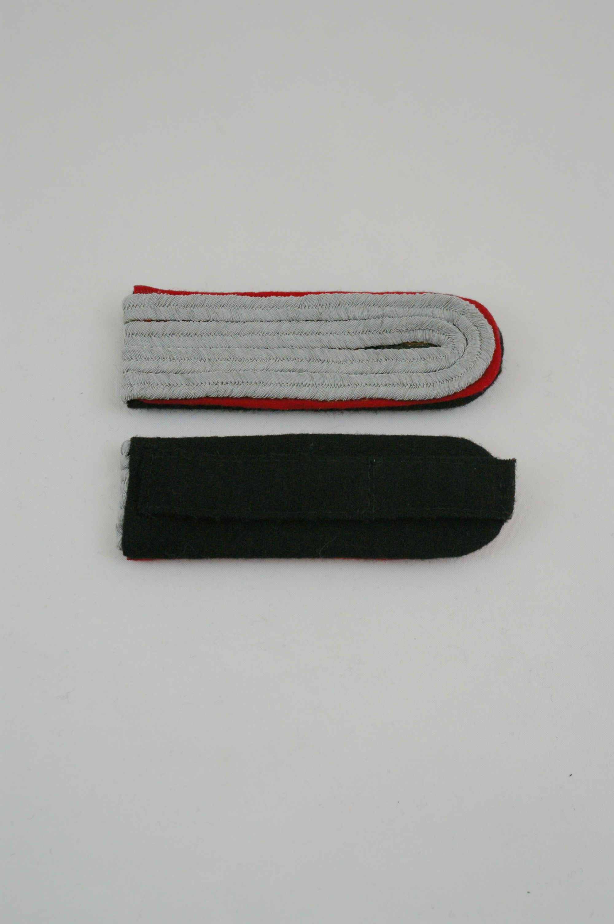 WW2 german badge,wehrmacht Shoulder Boards,Luftwaffe Shoulder Boards,SS Shoulder Boards,SS artillery Officer Shoulder Boardswehrmacht badge,WWII military surplus,WWII german insignia,shoulderboards insignia,shoulderboards cyphers,shoulderboards pin,shoulderboards badge