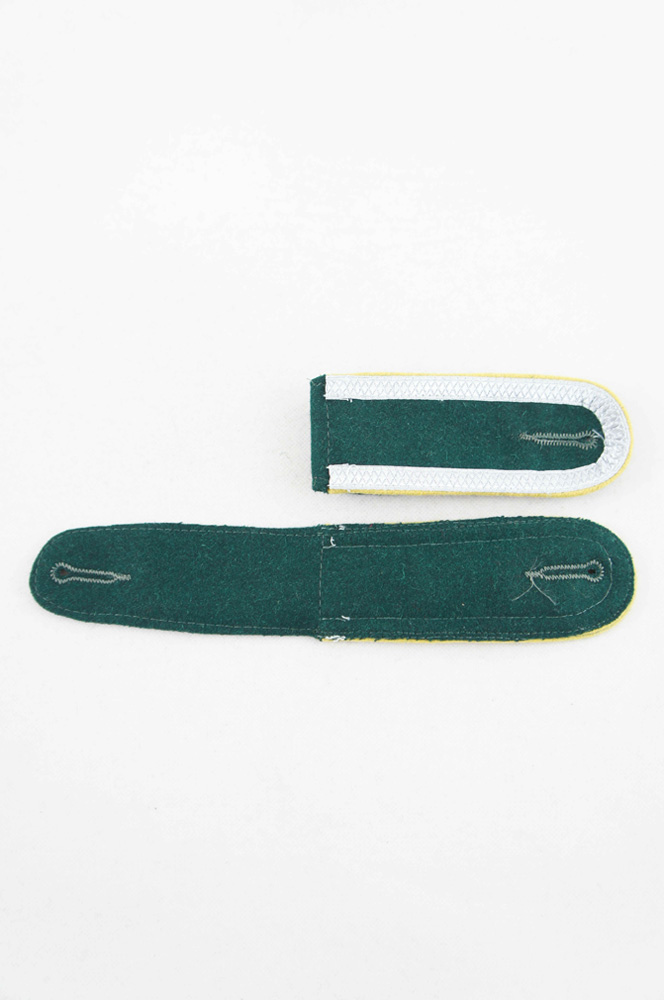 WW2 german badge,wehrmacht Shoulder Boards,Luftwaffe Shoulder Boards,SS Shoulder Boards,Heer Signals Shoulder Boardswehrmacht badge,WWII military surplus,WWII german insignia,shoulderboards insignia,shoulderboards cyphers,shoulderboards pin,shoulderboards badge