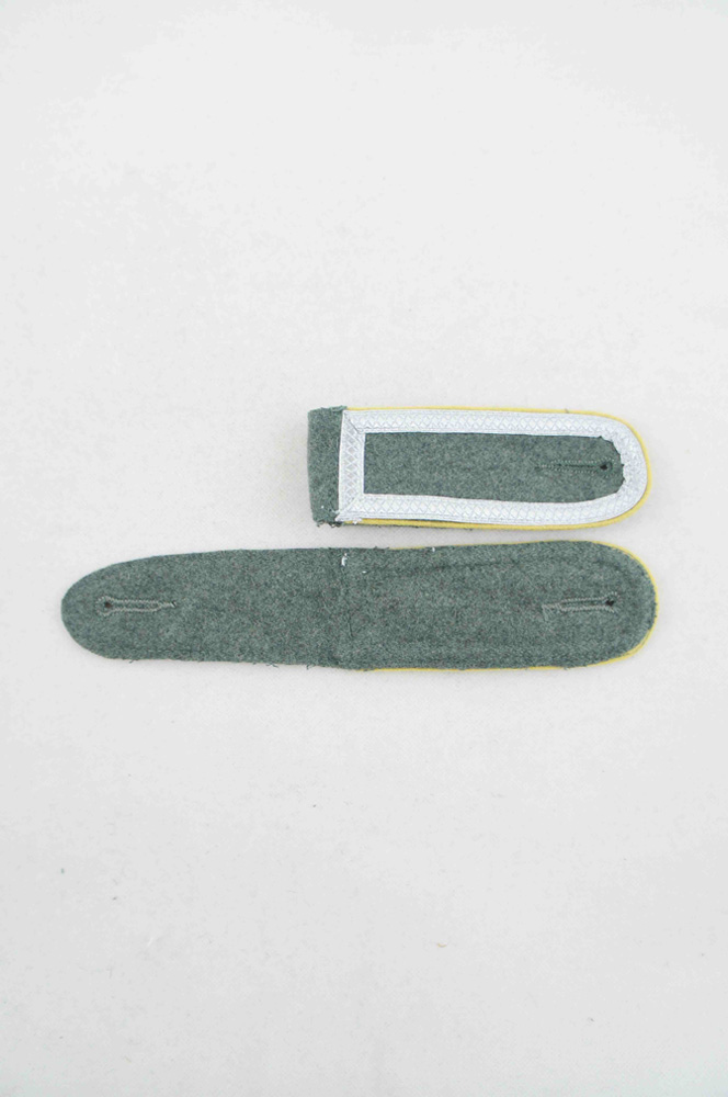 WW2 german badge,wehrmacht Shoulder Boards,Luftwaffe Shoulder Boards,SS Shoulder Boards,Heer Signals Shoulder Boardswehrmacht badge,WWII military surplus,WWII german insignia,shoulderboards insignia,shoulderboards cyphers,shoulderboards pin,shoulderboards badge