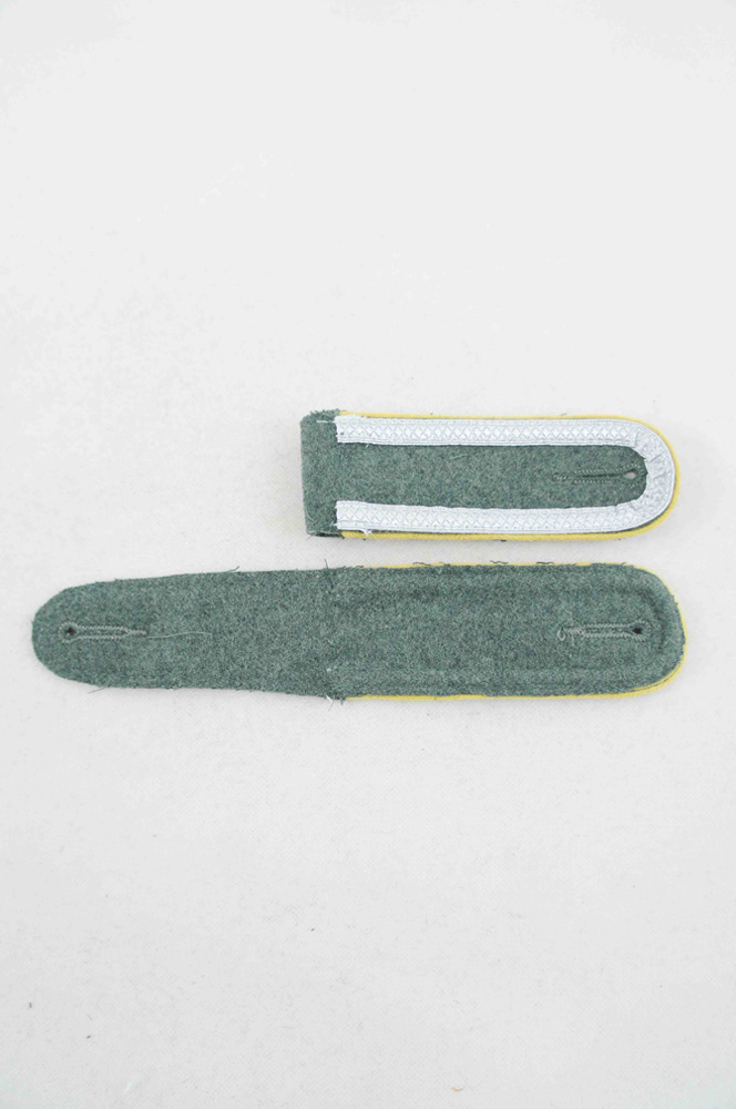 WW2 german badge,wehrmacht Shoulder Boards,Luftwaffe Shoulder Boards,SS Shoulder Boards,Heer Signals Shoulder Boardswehrmacht badge,WWII military surplus,WWII german insignia,shoulderboards insignia,shoulderboards cyphers,shoulderboards pin,shoulderboards badge