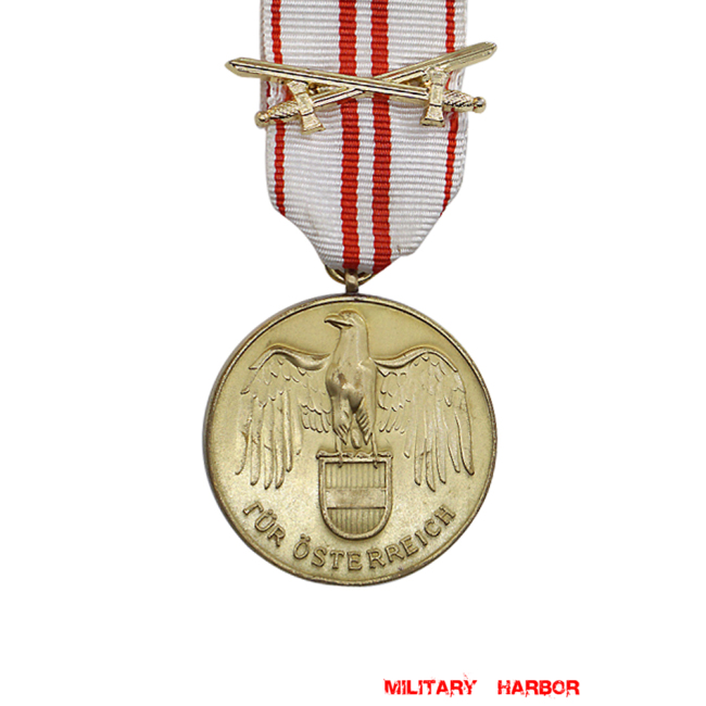 Austrian War Commemorative Medal 1914 - 1918 with Swords WW2 german badge,SS insignia,Imperial German badge,german badge,Merit Cross,german medals WWII,german insignia,WW2 german medals,WW2 medals,WW2 order,german order,German Political and Party Awards,german medals,ww2 insignia,german badges