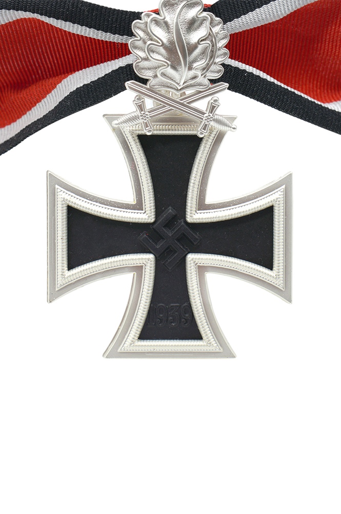 Vintage Style Iron Cross EK Pin With Oak Leaf – 2.7 X 3.2 Cm Metal Badge